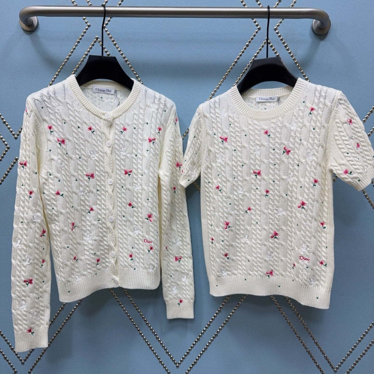 CD SS26 Set Dioramour Embroidered Cardigan Short-Sleeved Sweater Ecru Cashmere 351370