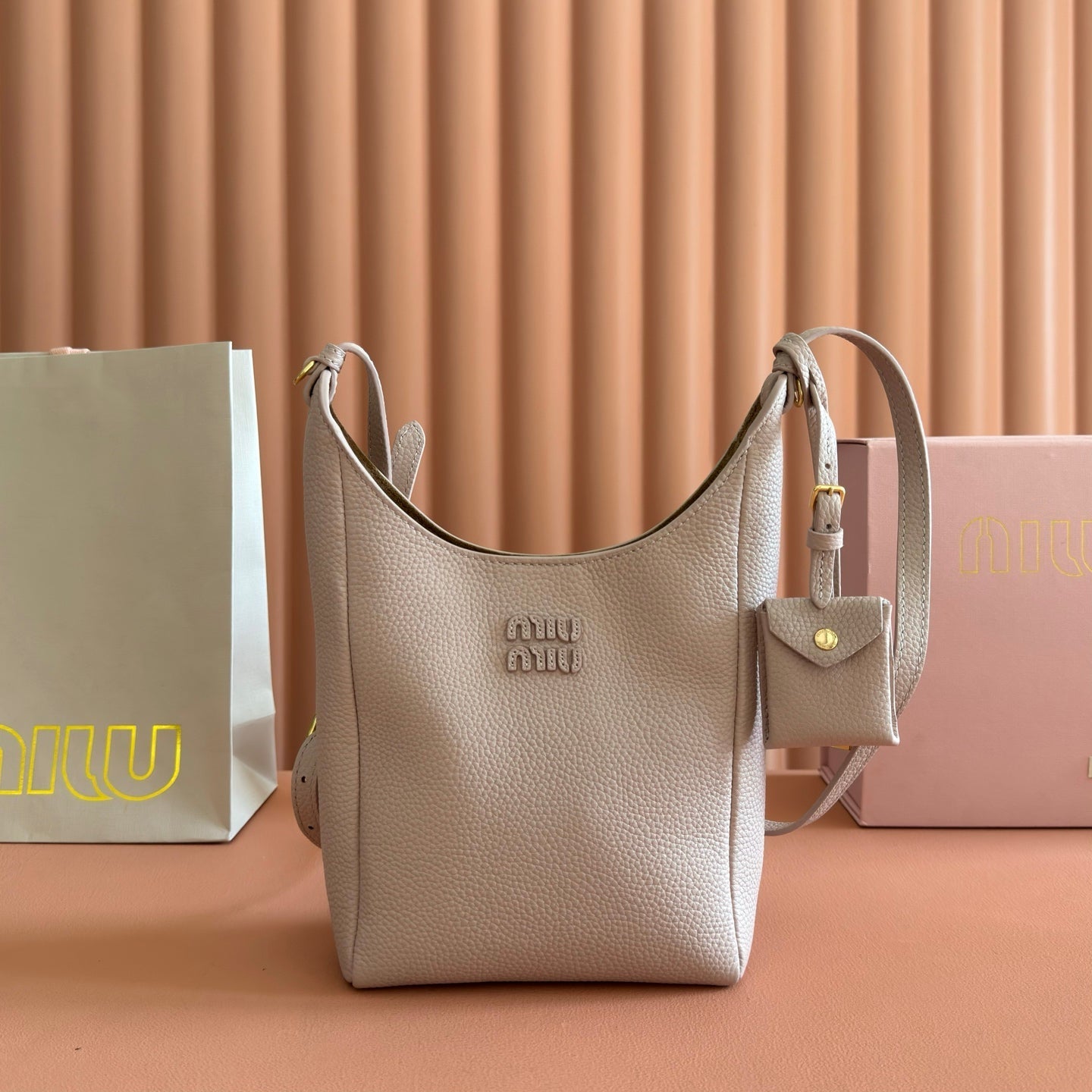 Miu Leather Bucket Bag 16cm Powder Pink Grain Cowhide