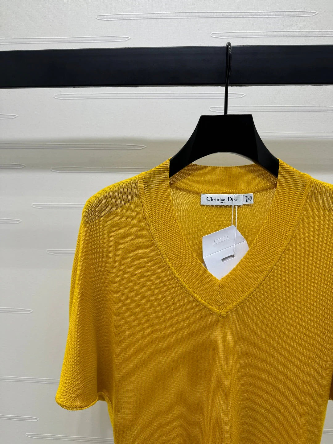 DIOR V-NECK KNITTED SHORT-SLEEVE T-SHIRT YELLOW 274935
