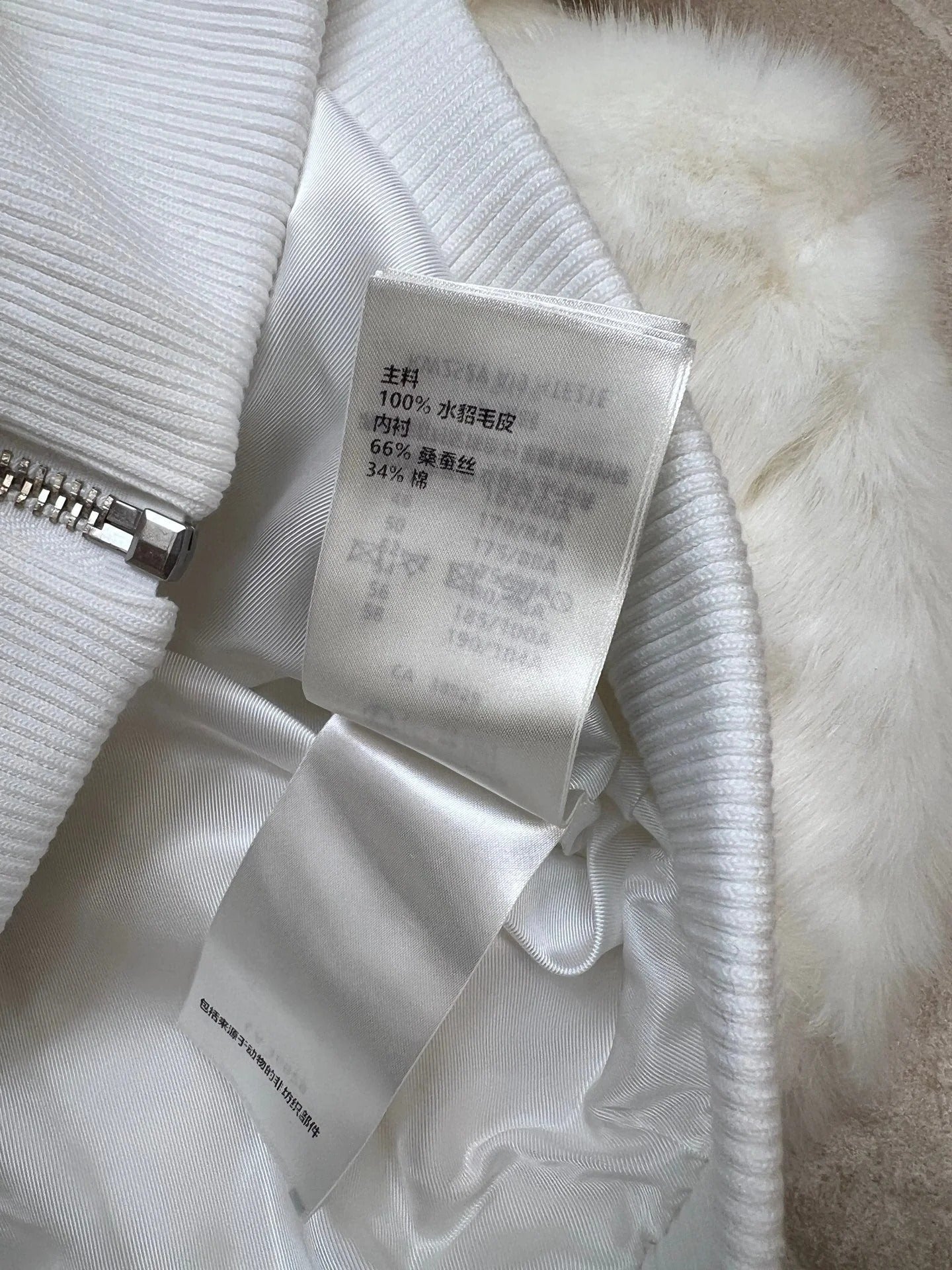 LV 25S FUR COAT 0160