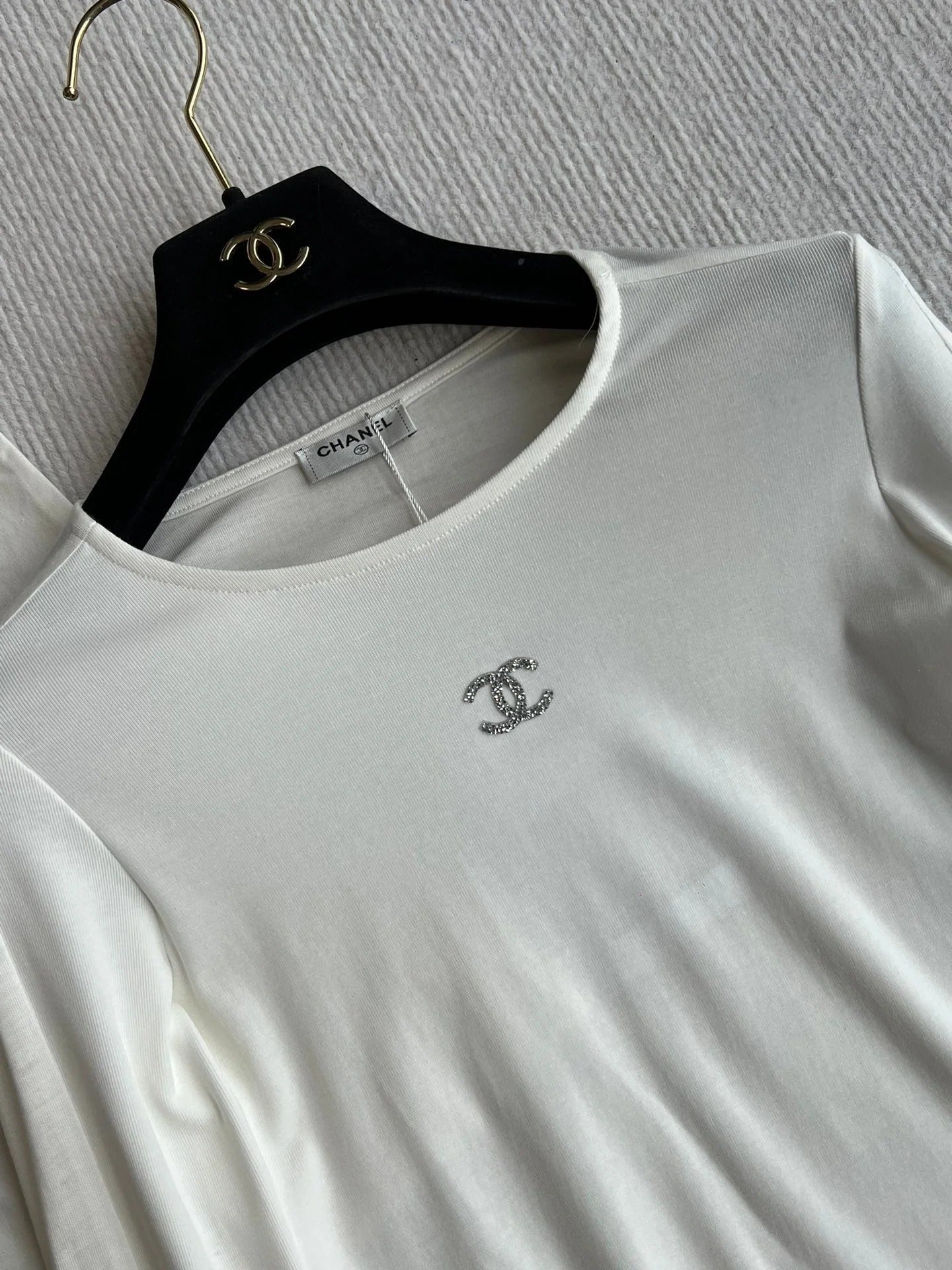 CHANEL LONG-SLEEVE T-SHIRT STYLE 28