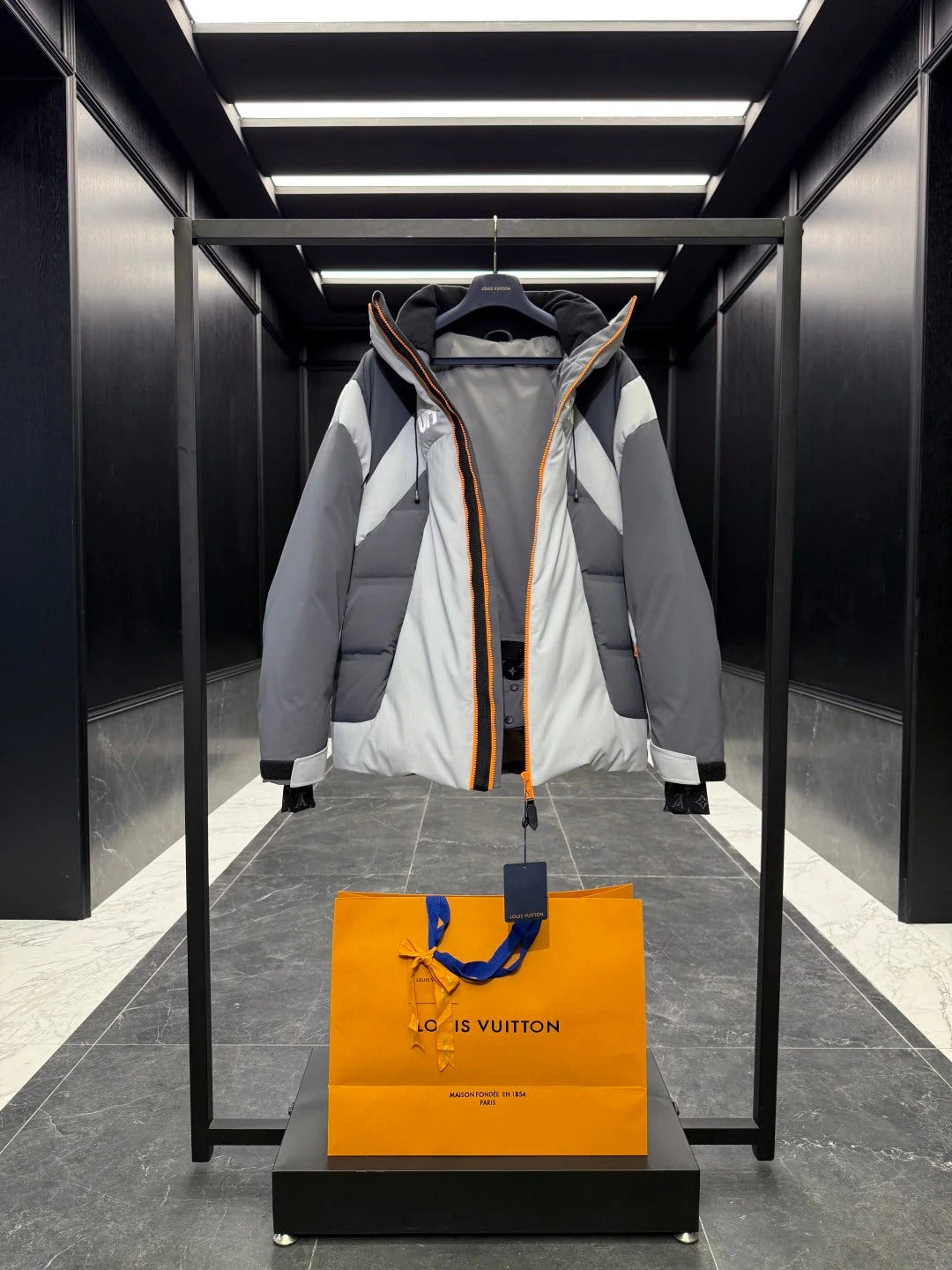 LV 25S DOWN JACKET 566132