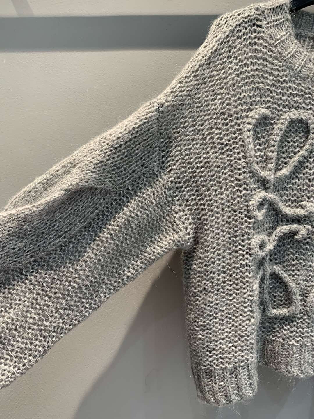 LOEWE SWEATER STYLE 224
